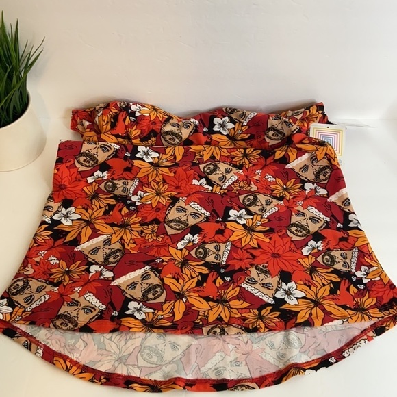 LulaRoe Sexy Santa Clause Print Short Sleeve Shirt Size XS NEW - Picture 11 of 11